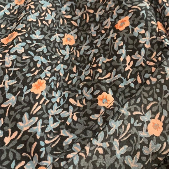 Loft Floral Long Sleeve Top - Picture 7 of 7